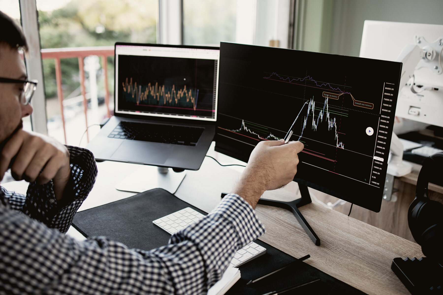 Two people reviewing campaign performance on a monitor